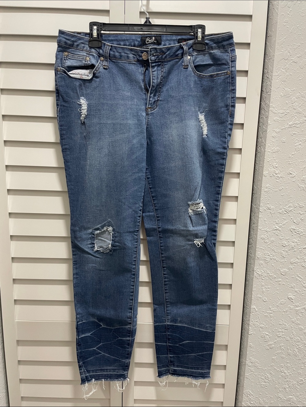Earl Jeans Distressed Dark Blue Cropped Skinny Jeans